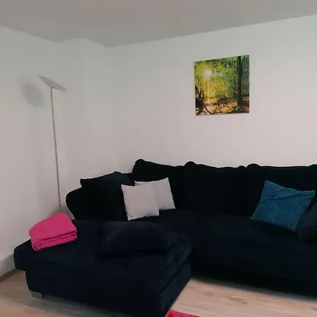 Am Waldschwimmbad ألتيناو